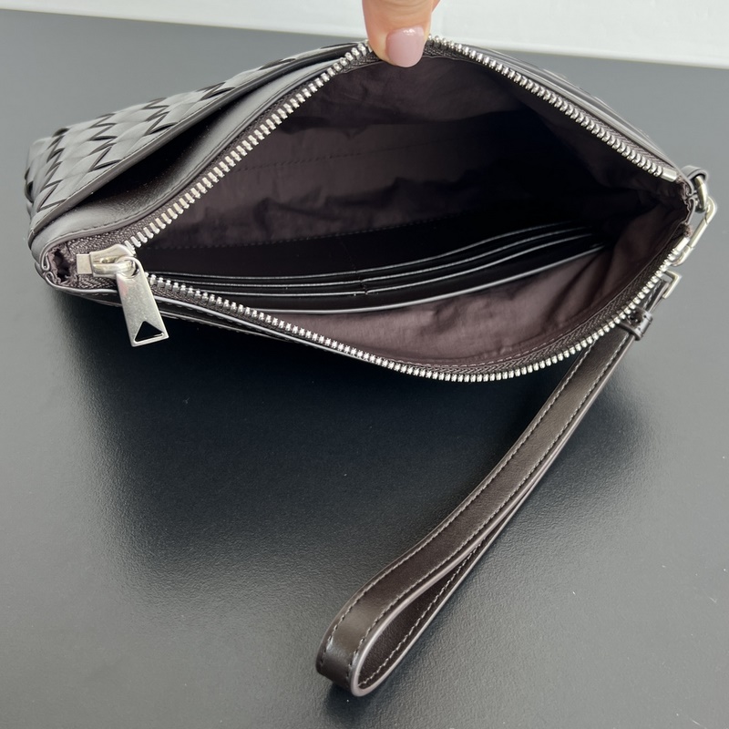 BV新款795712男士編織手拿包 經(jīng)典薄款(有帶)手包 編織的牛皮外觀加尼龍的