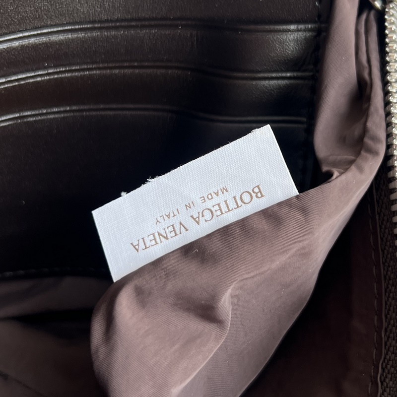 BV新款795712男士編織手拿包 經(jīng)典薄款(有帶)手包 編織的牛皮外觀加尼龍的