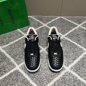 BV X nike聯(lián)名男士低幫休閑運動鞋，采用頭層牛皮手工編織工藝，側(cè)身聯(lián)名Ni