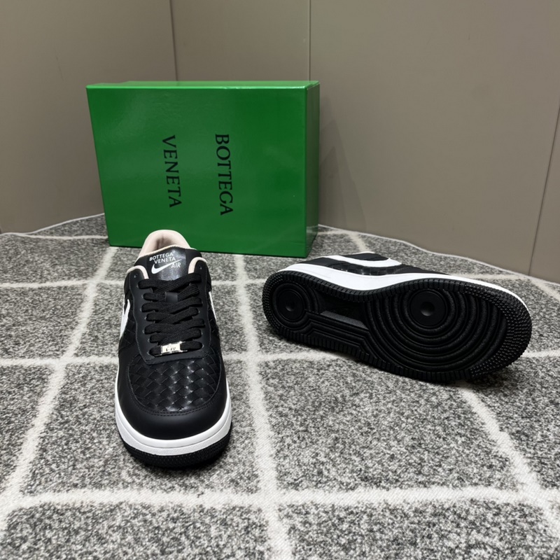 BV X nike聯名男士低幫休閑運動鞋，采用頭層牛皮手工編織工藝，側身聯名Ni