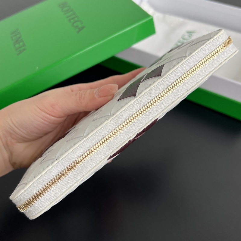 #Bv 情人節限定系列 593217 全白編織皮革搭配小巧紅色愛心 畫龍點睛 讓