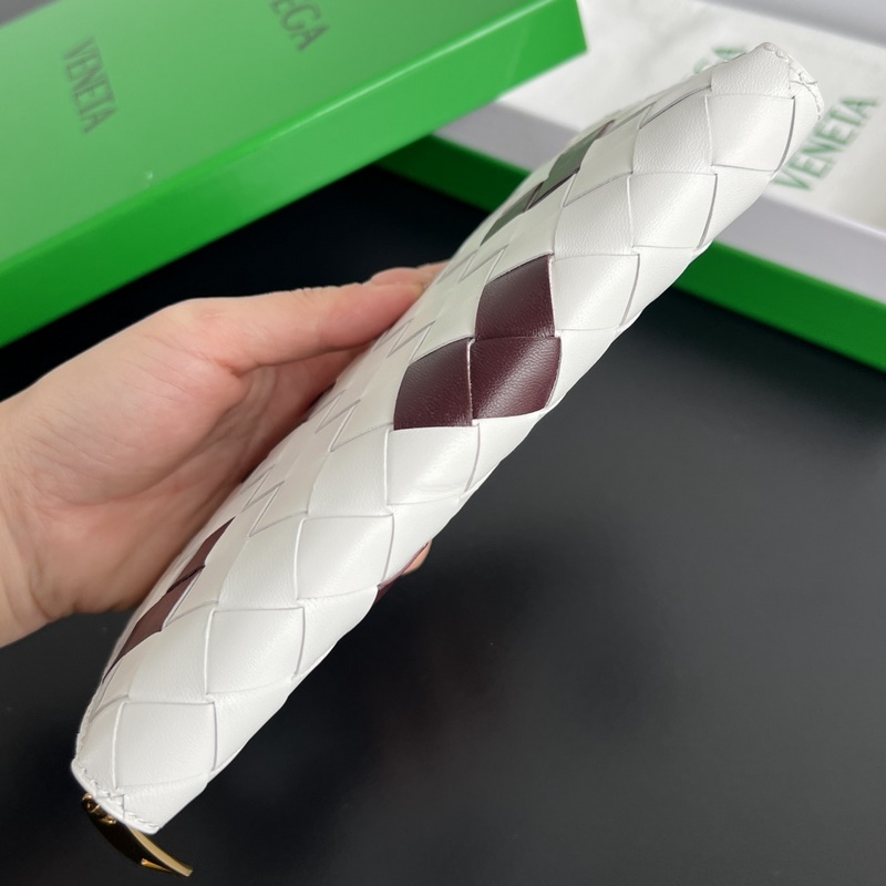 #Bv 情人節限定系列 593217 全白編織皮革搭配小巧紅色愛心 畫龍點睛 讓