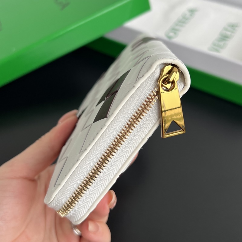 #Bv 情人節限定系列 593217 全白編織皮革搭配小巧紅色愛心 畫龍點睛 讓