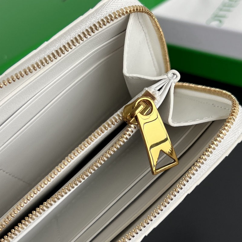 #Bv 情人節限定系列 593217 全白編織皮革搭配小巧紅色愛心 畫龍點睛 讓