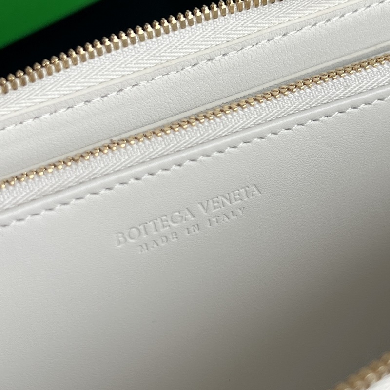 #Bv 情人節限定系列 593217 全白編織皮革搭配小巧紅色愛心 畫龍點睛 讓