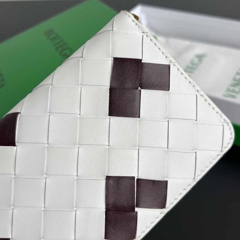#Bv 情人節限定系列 593217 全白編織皮革搭配小巧紅色愛心 畫龍點睛 讓