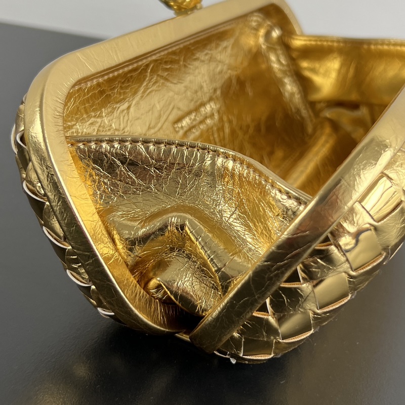 #BV 新款 kont晚宴手袋 (717622 25cm) 這款耀眼的鏡面效果晚