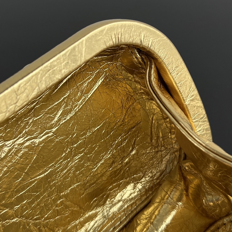 #BV 新款 kont晚宴手袋 (717622 25cm) 這款耀眼的鏡面效果晚