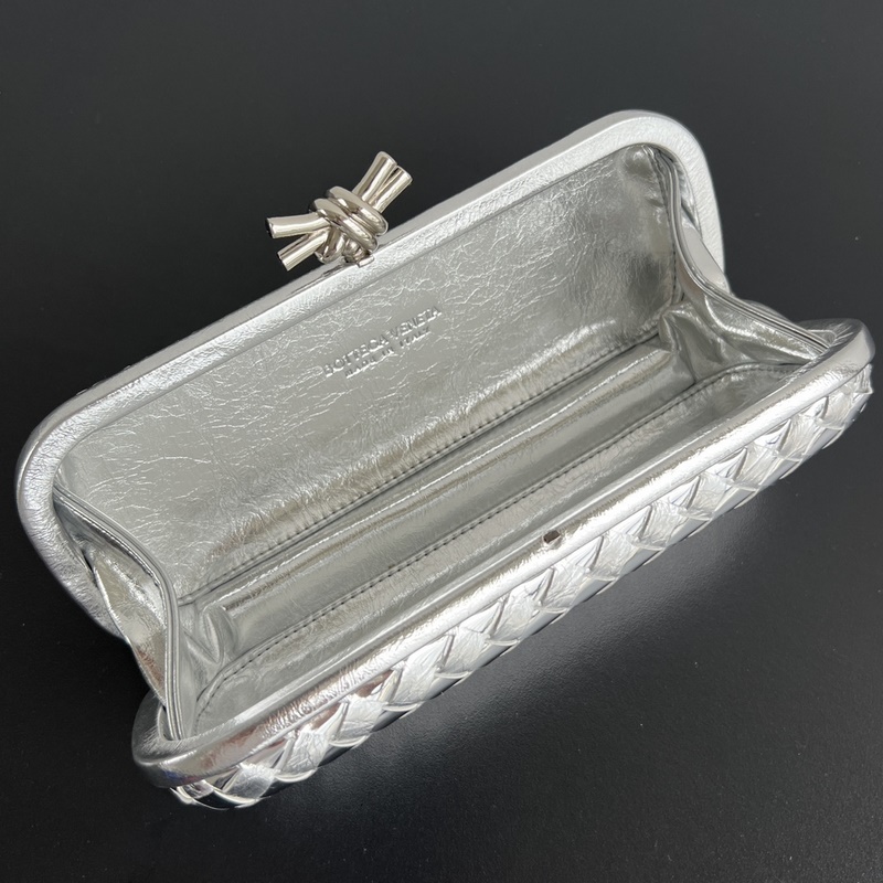 #BV 新款 kont晚宴手袋 (717622 25cm) 這款耀眼的鏡面效果晚