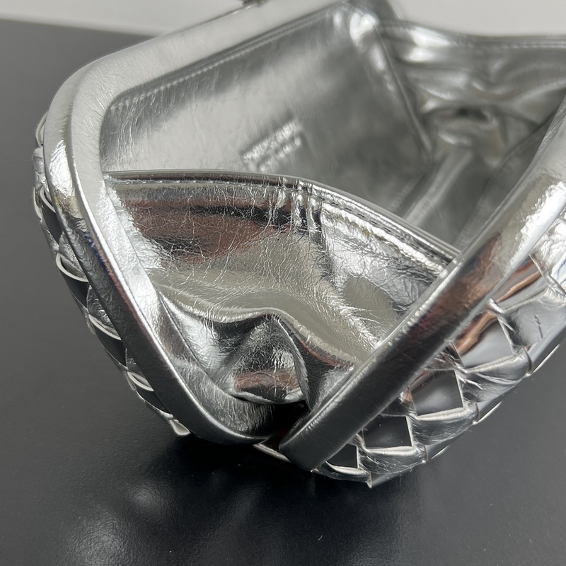 #BV 新款 kont晚宴手袋 (717622 25cm) 這款耀眼的鏡面效果晚