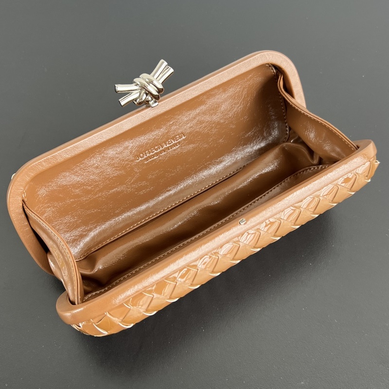 #BV 新款 kont晚宴手袋 (717622 25cm) 這款耀眼的鏡面效果晚