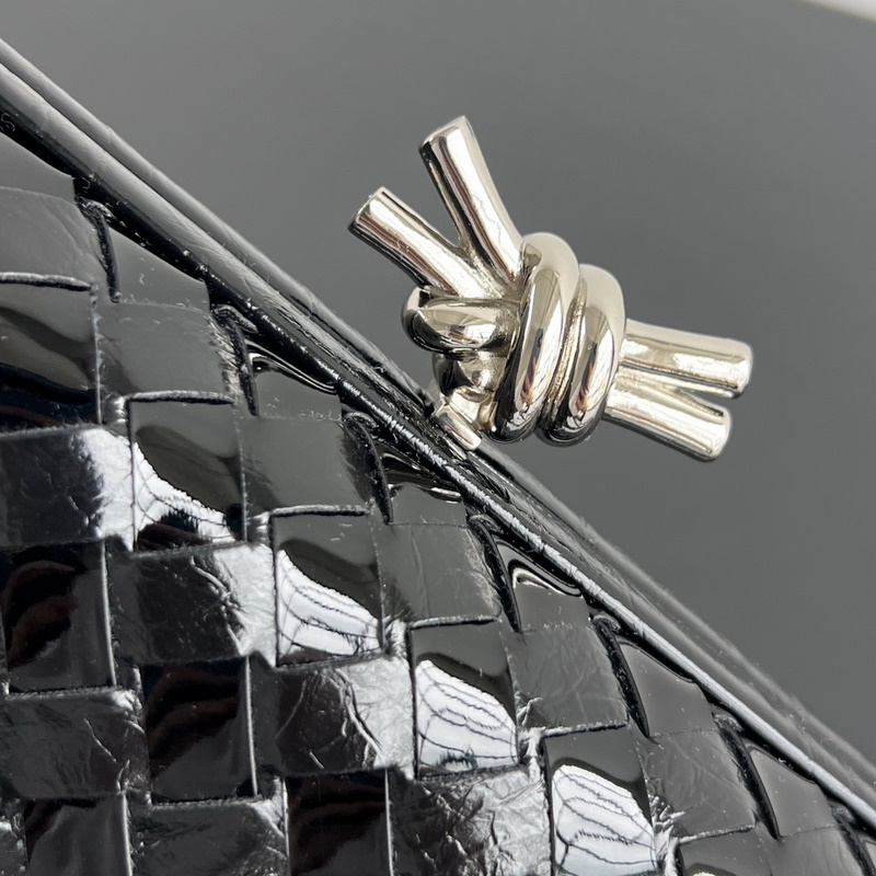 #BV 新款 kont晚宴手袋 (717622 25cm) 這款耀眼的鏡面效果晚