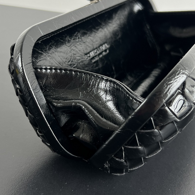 #BV 新款 kont晚宴手袋 (717622 25cm) 這款耀眼的鏡面效果晚