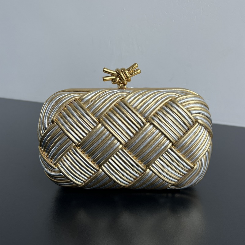 Bv 新款 Kont 雙色晚宴包 804532 金銀搭配 滿眼奢華 令人一見傾心