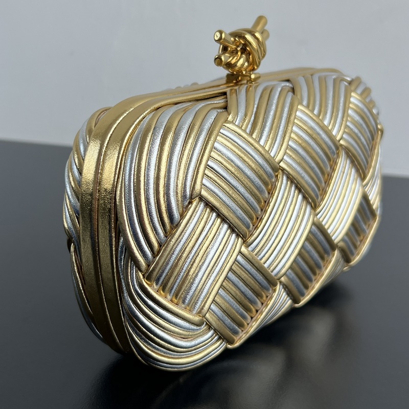 Bv 新款 Kont 雙色晚宴包 804532 金銀搭配 滿眼奢華 令人一見傾心