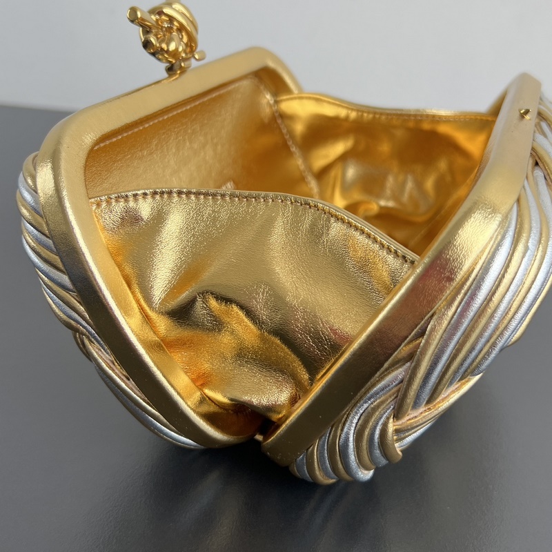 Bv 新款 Kont 雙色晚宴包 804532 金銀搭配 滿眼奢華 令人一見傾心