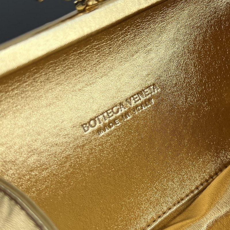 Bv 新款 Kont 雙色晚宴包 804532 金銀搭配 滿眼奢華 令人一見傾心