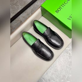 BV獨家新款 官網(wǎng)新款 鞋面以上乘的頂級進(jìn)口小牛改色細(xì)膩的手感 流淌奢華的質(zhì)感