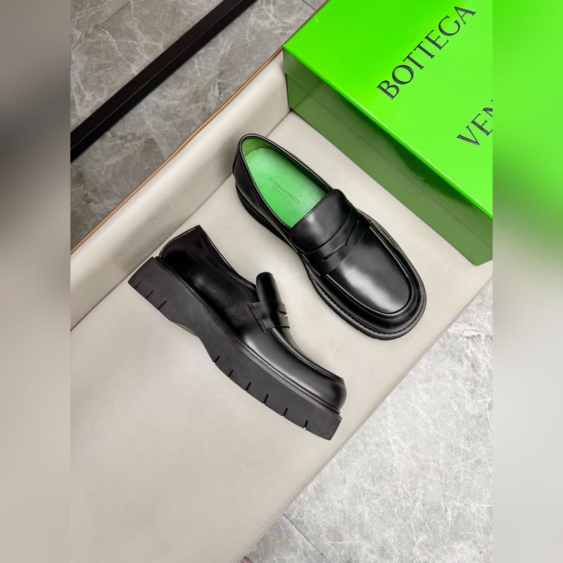 BV獨家新款 官網新款 鞋面以上乘的頂級進口小牛改色細膩的手感 流淌奢華的質感