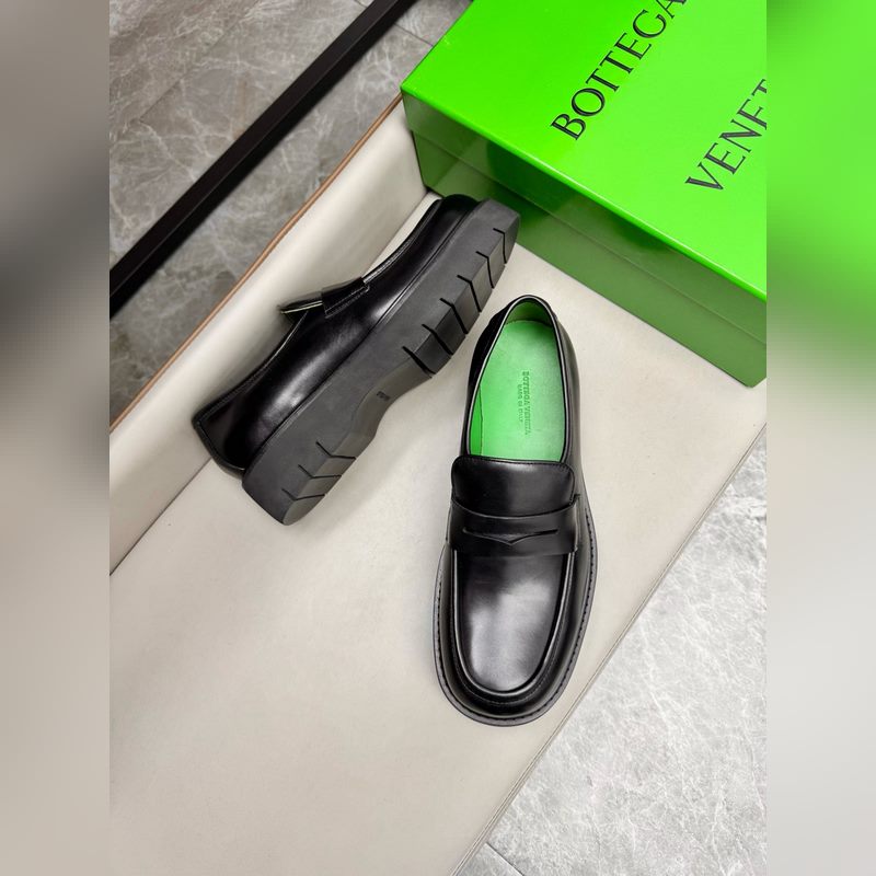 BV獨家新款 官網新款 鞋面以上乘的頂級進口小牛改色細膩的手感 流淌奢華的質感