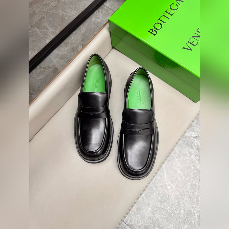 BV獨家新款 官網新款 鞋面以上乘的頂級進口小牛改色細膩的手感 流淌奢華的質感