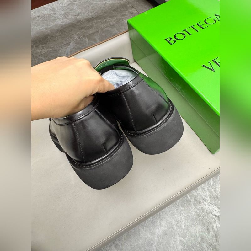 BV獨家新款 官網新款 鞋面以上乘的頂級進口小牛改色細膩的手感 流淌奢華的質感