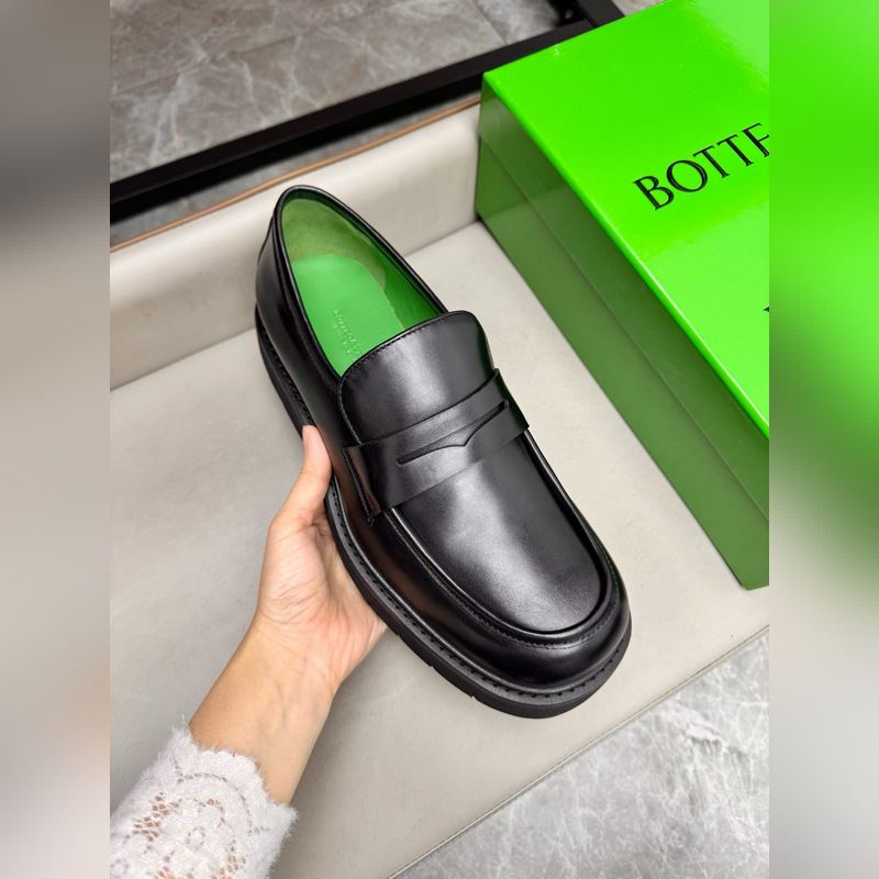 BV獨家新款 官網新款 鞋面以上乘的頂級進口小牛改色細膩的手感 流淌奢華的質感