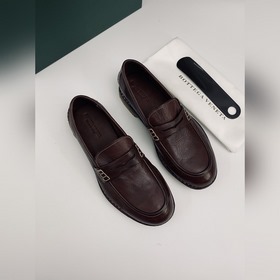 BV 新款男士絨休閑一腳蹬樂福鞋，這款休閑一腳蹬樂福鞋選用柔軟牛皮材質(zhì)，成就輕盈