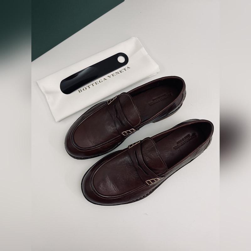 BV 新款男士絨休閑一腳蹬樂福鞋，這款休閑一腳蹬樂福鞋選用柔軟牛皮材質，成就輕盈