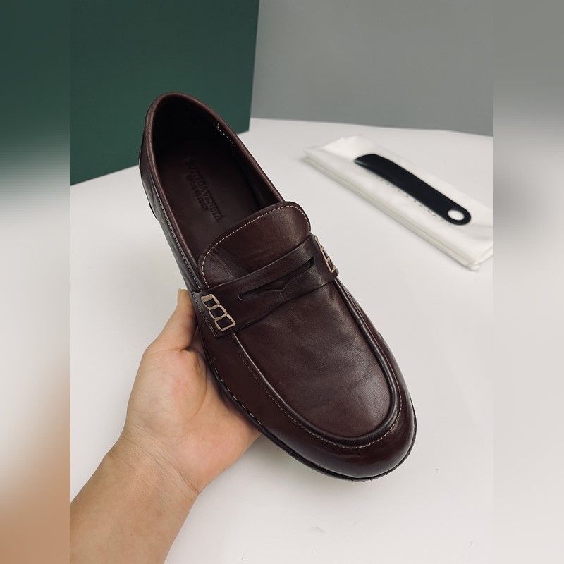 BV 新款男士絨休閑一腳蹬樂福鞋，這款休閑一腳蹬樂福鞋選用柔軟牛皮材質，成就輕盈