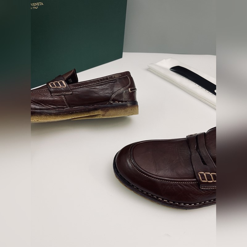 BV 新款男士絨休閑一腳蹬樂福鞋，這款休閑一腳蹬樂福鞋選用柔軟牛皮材質，成就輕盈