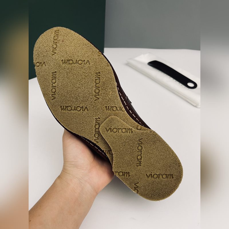 BV 新款男士絨休閑一腳蹬樂福鞋，這款休閑一腳蹬樂福鞋選用柔軟牛皮材質，成就輕盈