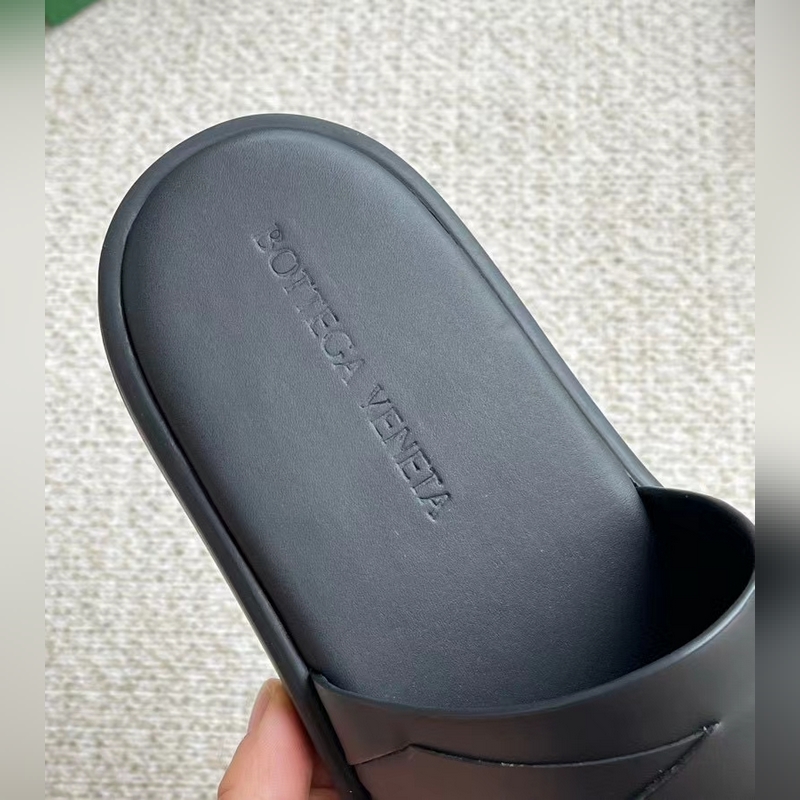 B0TTEGA VENETA (簡稱BV) 男士BAND涼鞋 官網(wǎng)同步 采用進(jìn)口