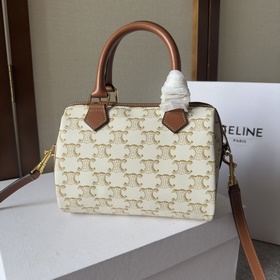 新品上線 CELINE22秋冬新品 凱旋門小號波士頓枕頭包出皮質和織物材質啦!，