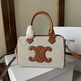 新品上線 CELINE22秋冬新品 凱旋門小號波士頓枕頭包出皮質和織物材質啦!，