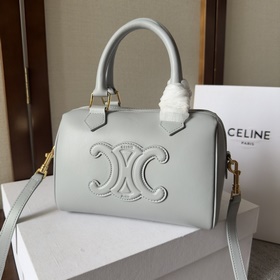 新品上線 CELINE22秋冬新品 凱旋門小號波士頓枕頭包出皮質和織物材質啦!，