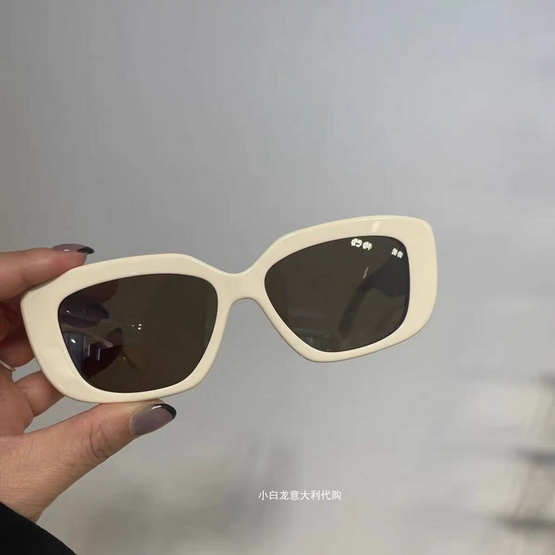 celine2026 凹造型 celine：CL4S216U