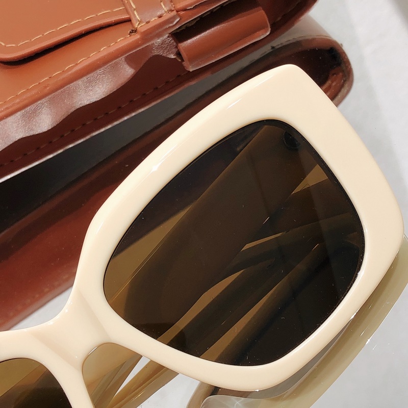 高版celine2026 凹造型 celine：CL4S216U：奶白色