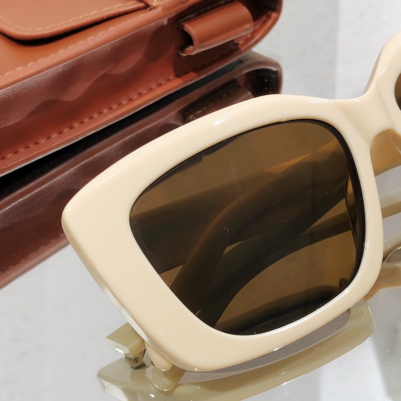 高版celine2026 凹造型 celine：CL4S216U：奶白色