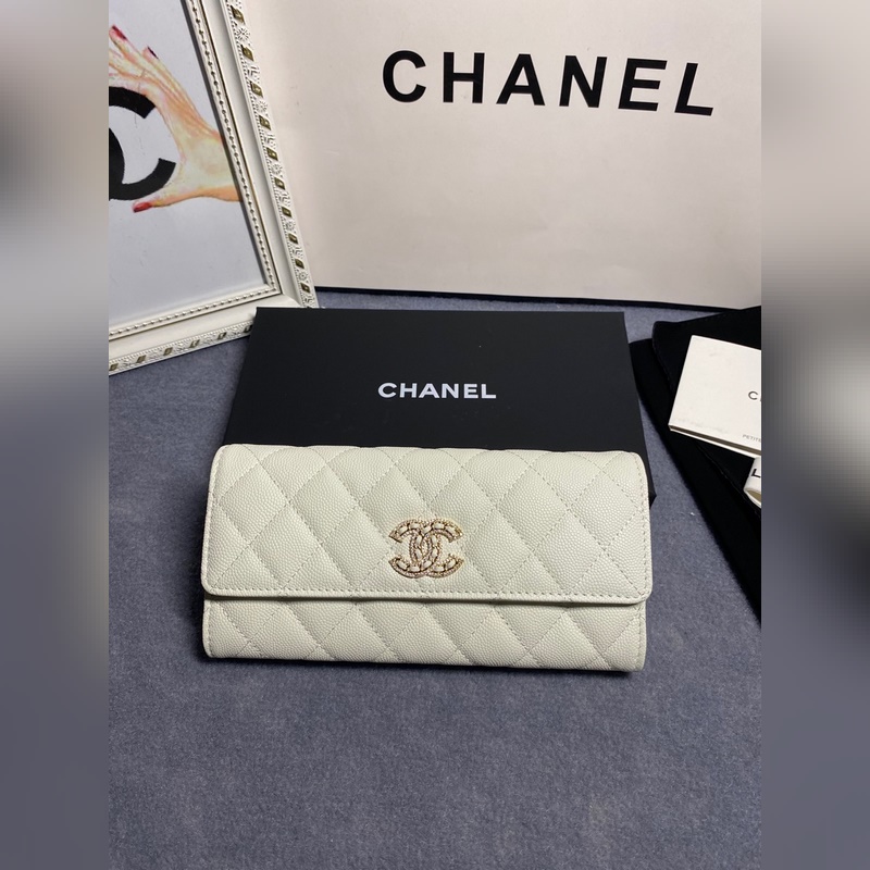 CHANEL 兩折長夾口蓋錢包到貨 頭層牛皮搭配新款logo同樣是穿皮旁邊鑽石包