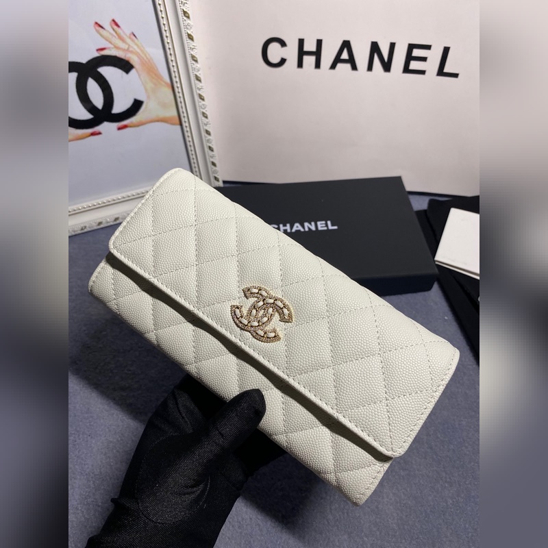 CHANEL 兩折長夾口蓋錢包到貨 頭層牛皮搭配新款logo同樣是穿皮旁邊鑽石包