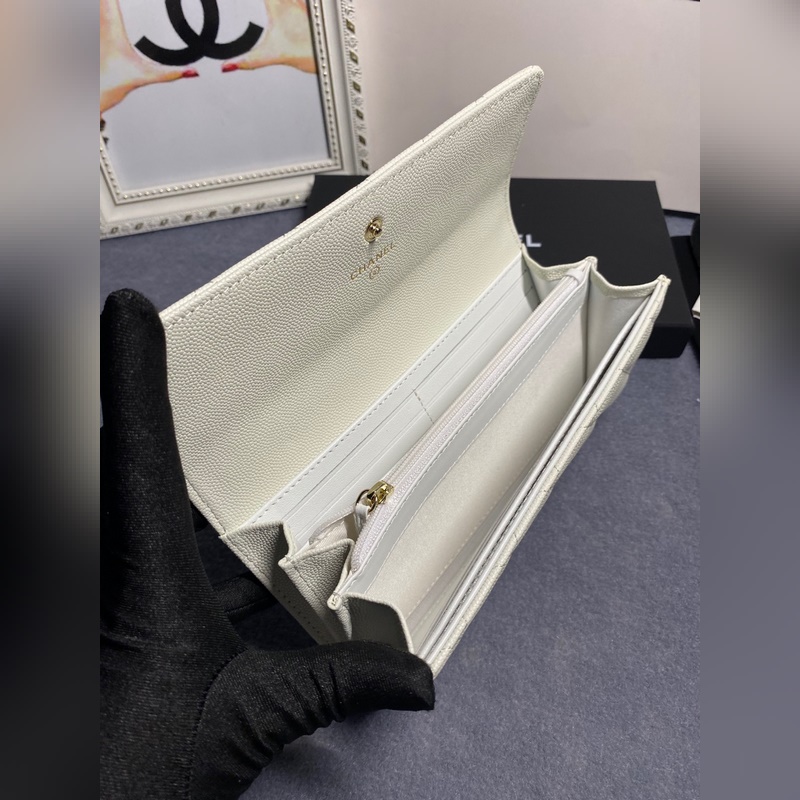 CHANEL 兩折長夾口蓋錢包到貨 頭層牛皮搭配新款logo同樣是穿皮旁邊鑽石包