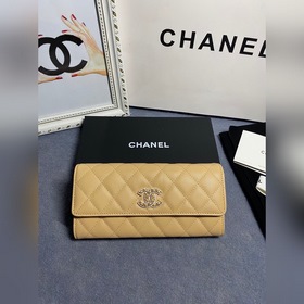 CHANEL 兩折長夾口蓋錢包到貨 頭層牛皮搭配新款logo同樣是穿皮旁邊鑽石包