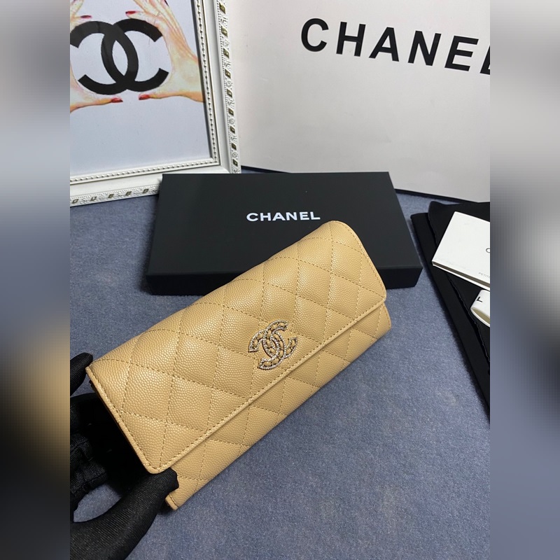 CHANEL 兩折長夾口蓋錢包到貨 頭層牛皮搭配新款logo同樣是穿皮旁邊鑽石包