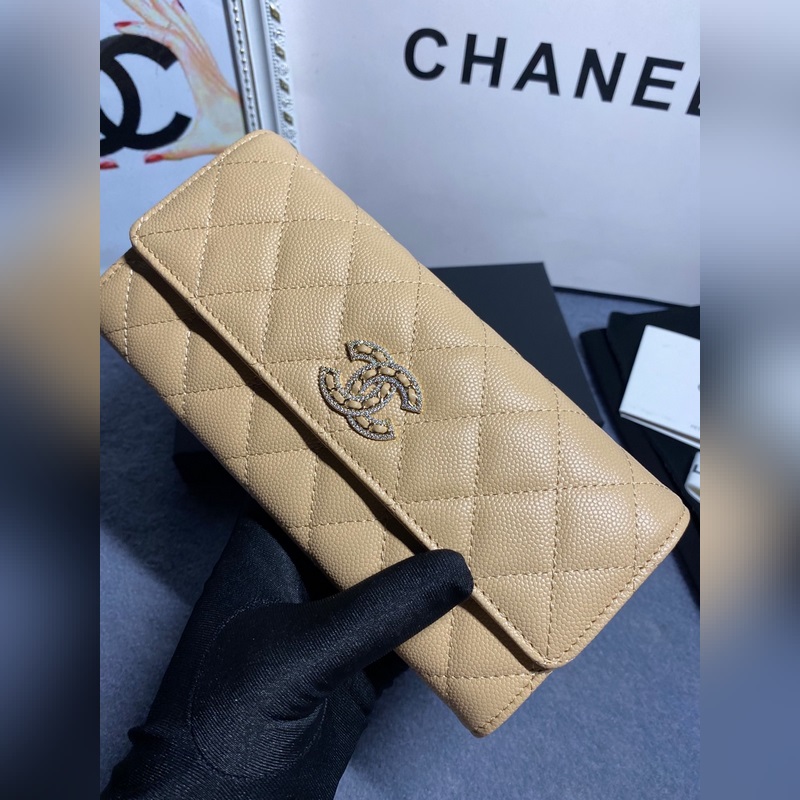 CHANEL 兩折長夾口蓋錢包到貨 頭層牛皮搭配新款logo同樣是穿皮旁邊鑽石包