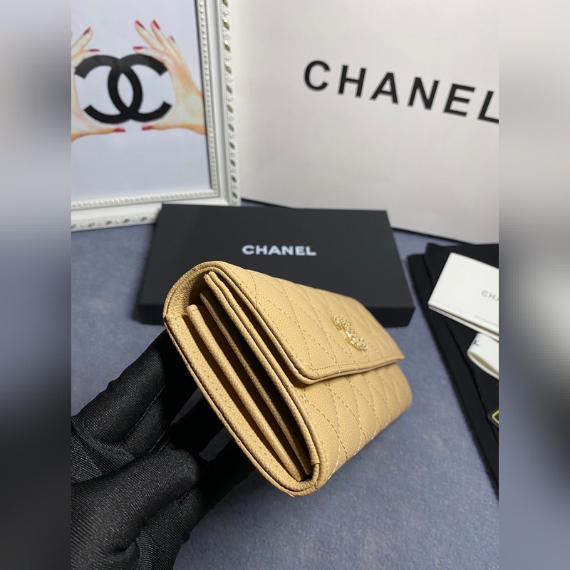 CHANEL 兩折長夾口蓋錢包到貨 頭層牛皮搭配新款logo同樣是穿皮旁邊鑽石包