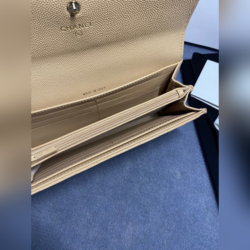 CHANEL 兩折長夾口蓋錢包到貨 頭層牛皮搭配新款logo同樣是穿皮旁邊鑽石包