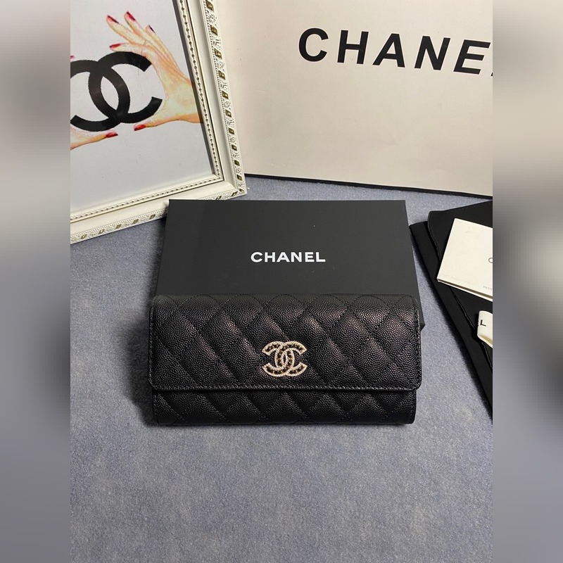 CHANEL 兩折長(zhǎng)夾口蓋錢包到貨 頭層牛皮搭配新款logo同樣是穿皮旁邊鑽石包