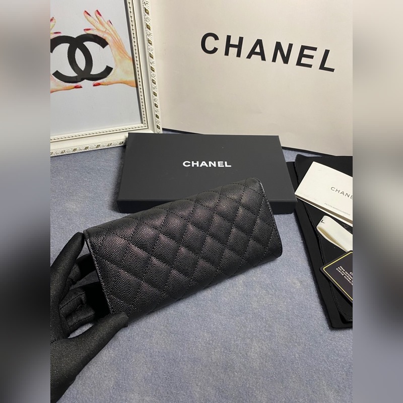 CHANEL 兩折長(zhǎng)夾口蓋錢包到貨 頭層牛皮搭配新款logo同樣是穿皮旁邊鑽石包