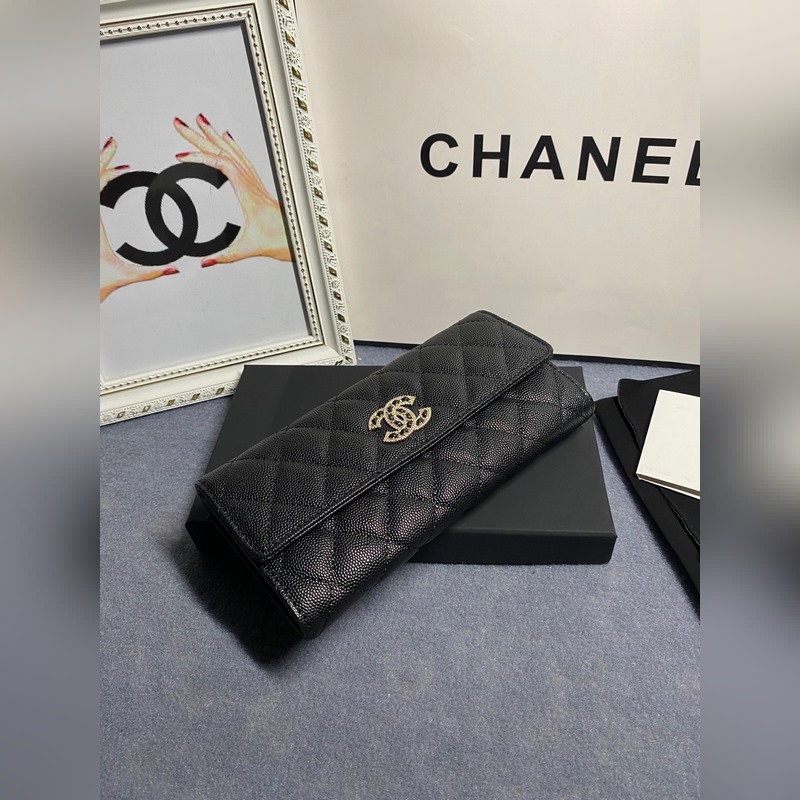 CHANEL 兩折長(zhǎng)夾口蓋錢包到貨 頭層牛皮搭配新款logo同樣是穿皮旁邊鑽石包
